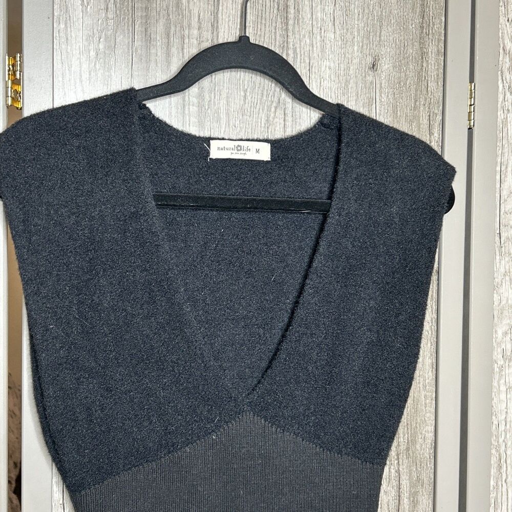 NATURAL LIFE Black V-Neck Knit Crop Top - Picture 3 of 7